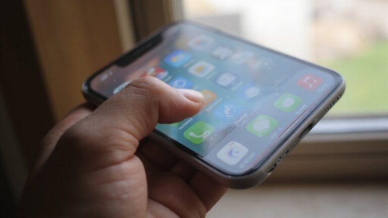 delete apps on iphone