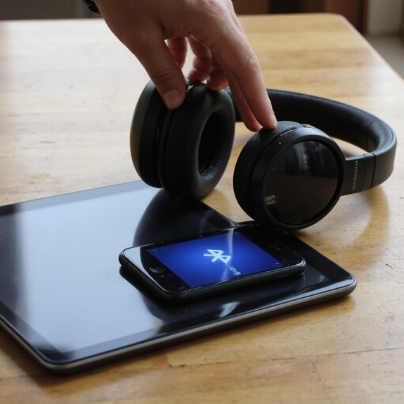 pairing_headphones_with_devices_jlkgm How Do I Connect Bluetooth Headphones?